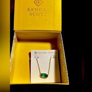 Kendra Scott green pendant with chain